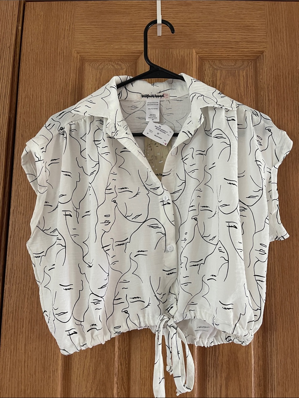 Wildflowers White Button-Front Tie-Hem Short Sleeve Top with Abstract Face Print
